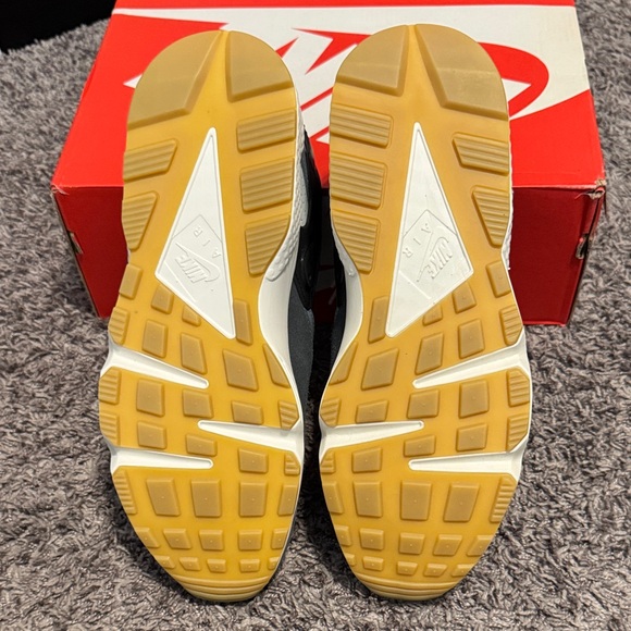 Nike Air Huarache Runner - Black and Gray - Picture 2 of 4